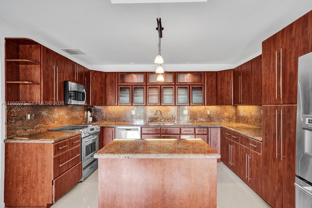 19710 NE 23rd Ave Miami, FL 33180