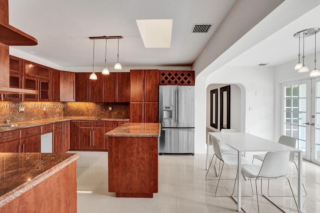 19710 NE 23rd Ave Miami, FL 33180