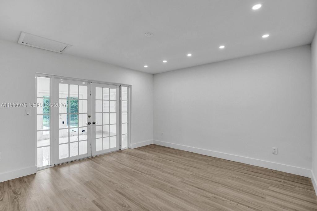 19710 NE 23rd Ave Miami, FL 33180