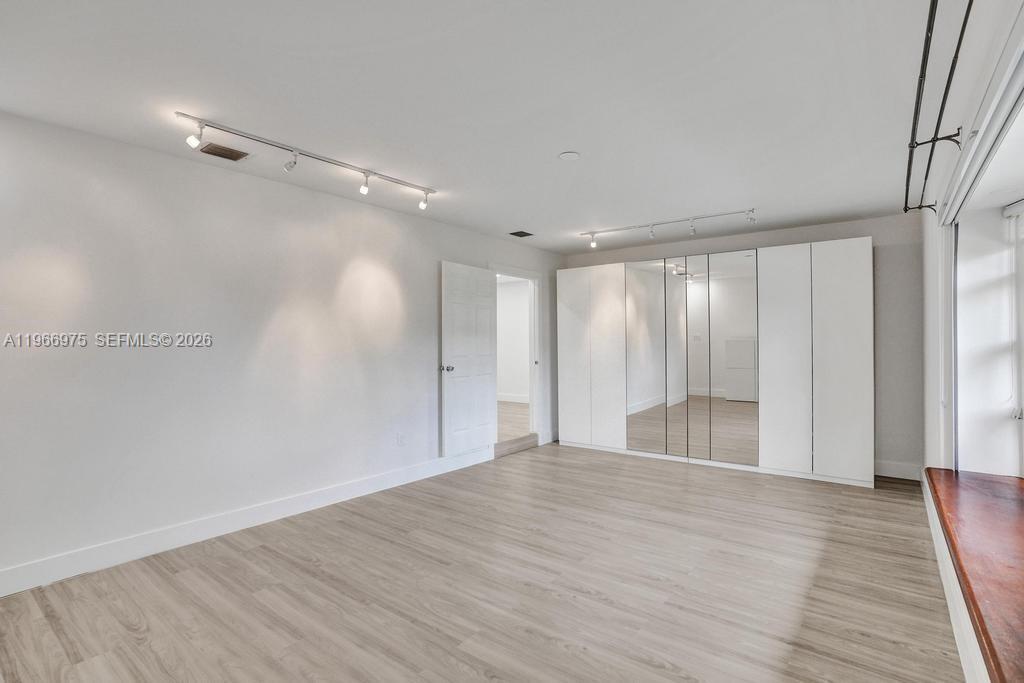 19710 NE 23rd Ave Miami, FL 33180