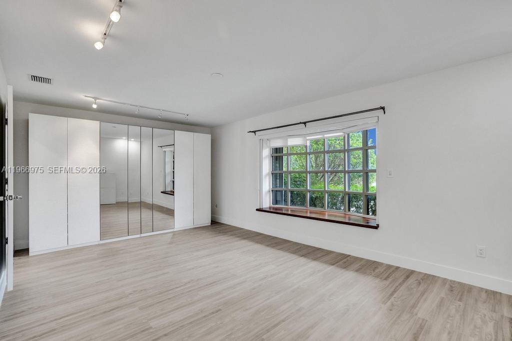 19710 NE 23rd Ave Miami, FL 33180