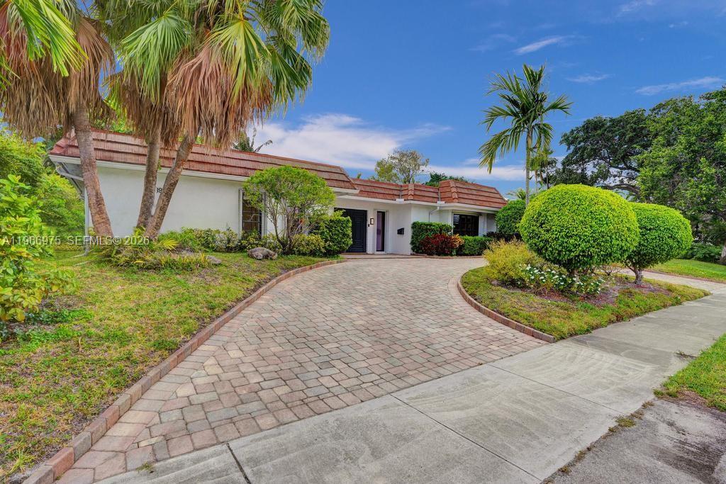 19710 NE 23rd Ave Miami, FL 33180