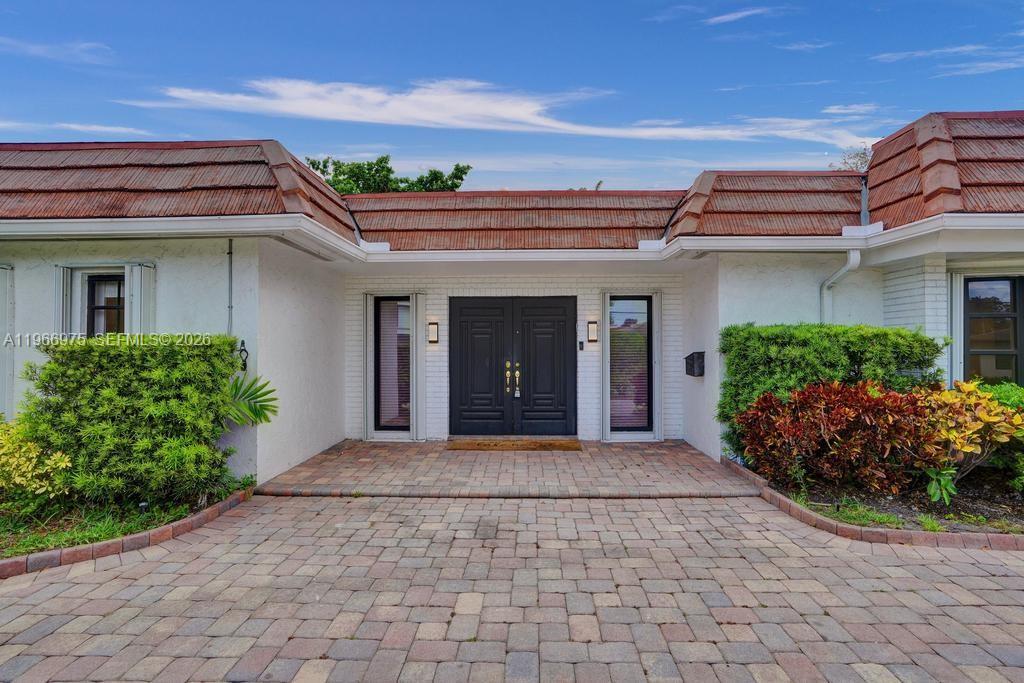 19710 NE 23rd Ave Miami, FL 33180