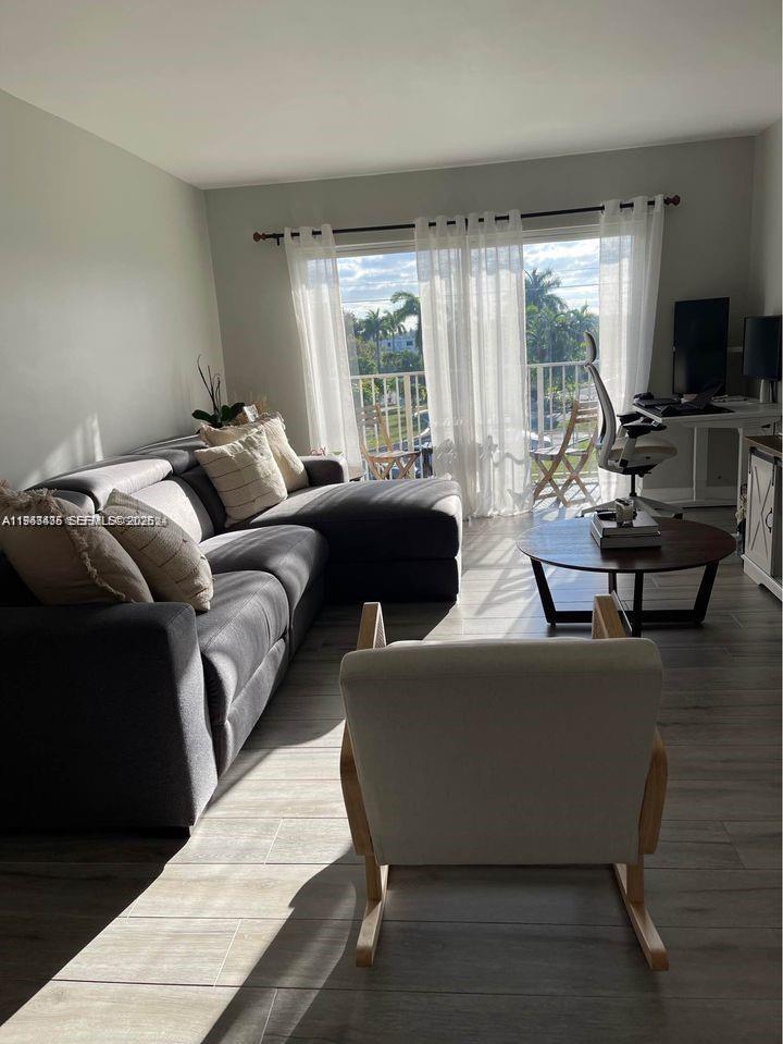 5221 Geneva Way #305