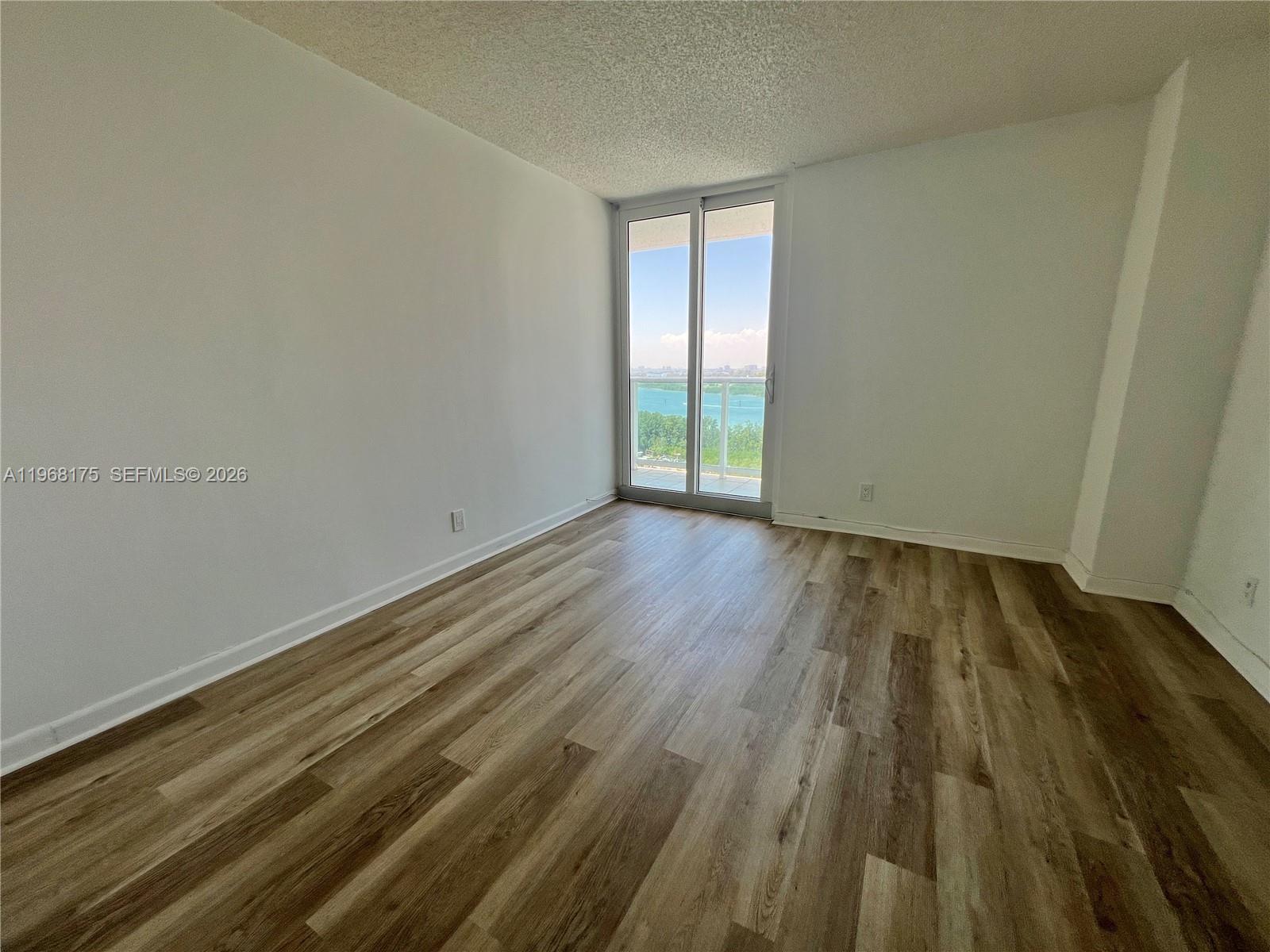 image Arlen House East12