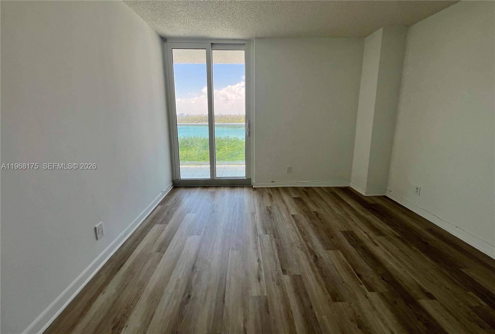 image Arlen House East14