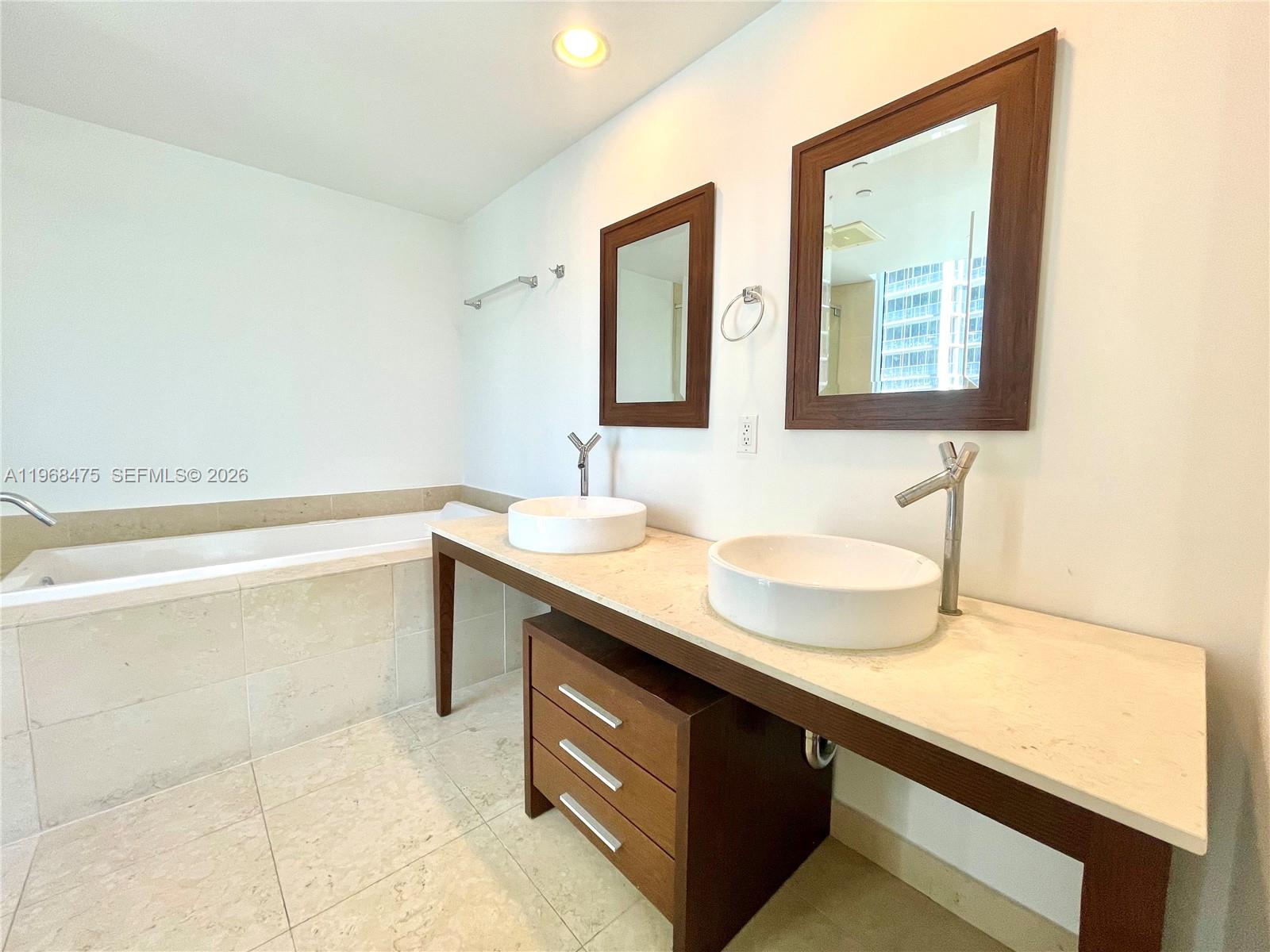 image Icon Brickell II18