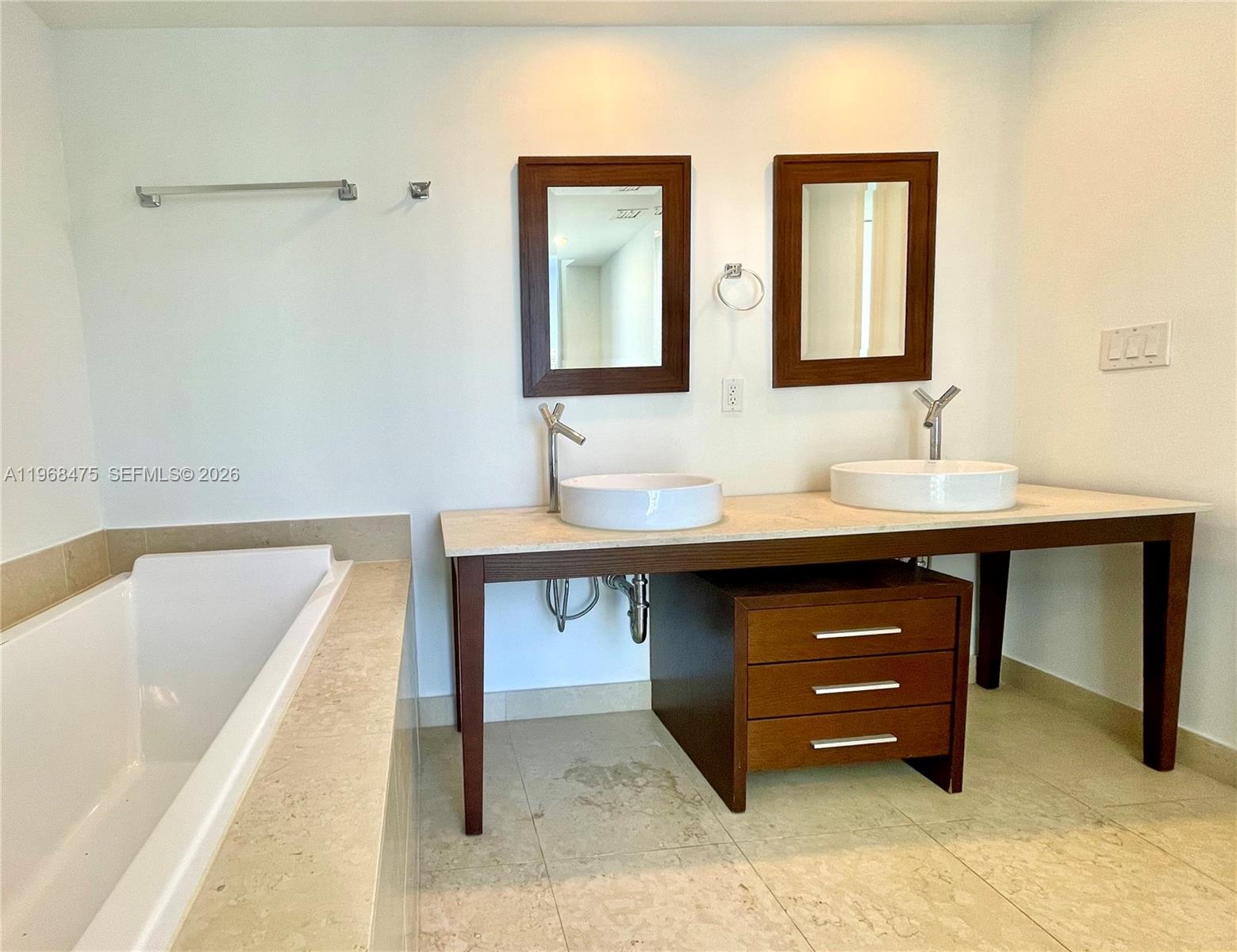 image Icon Brickell II21