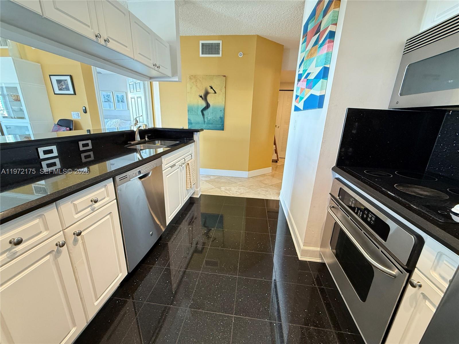 image Porto Bellagio Condo10