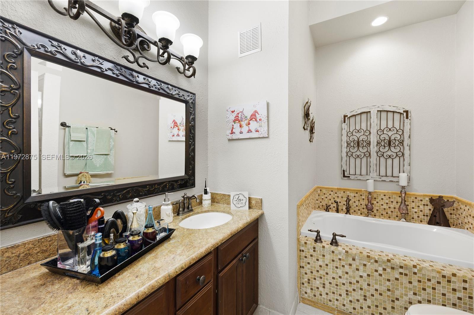 2731 S Parkview Dr Hallandale Beach, FL 33009