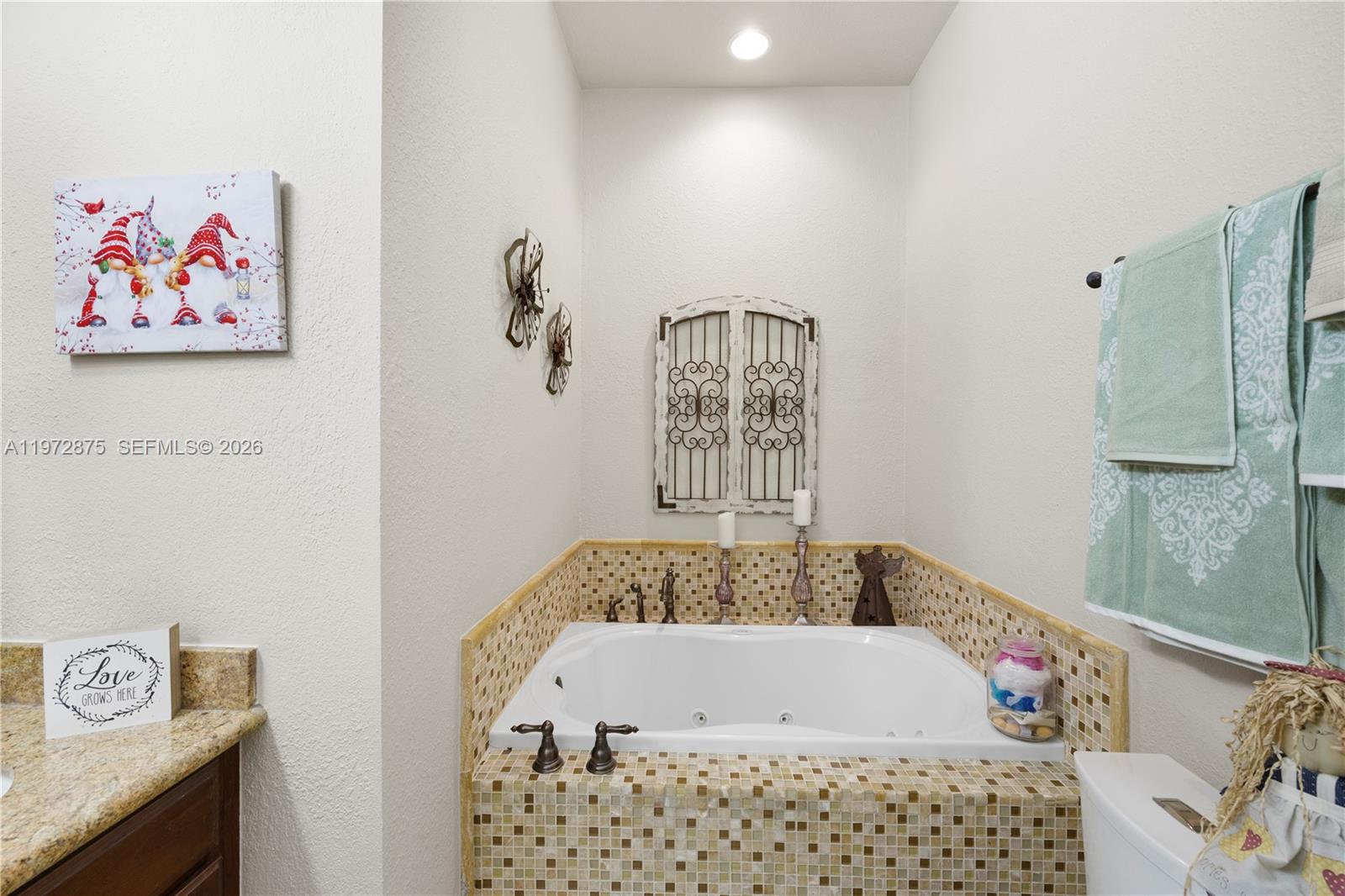 2731 S Parkview Dr Hallandale Beach, FL 33009