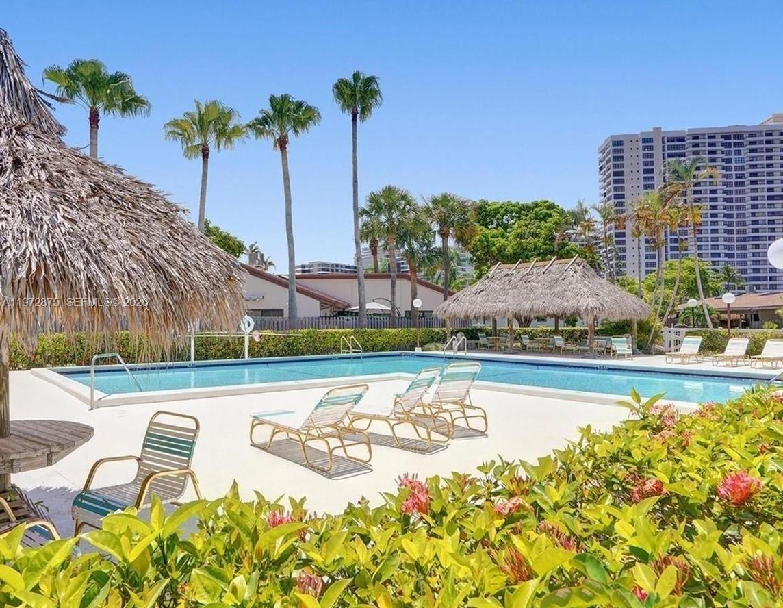 2731 S Parkview Dr Hallandale Beach, FL 33009