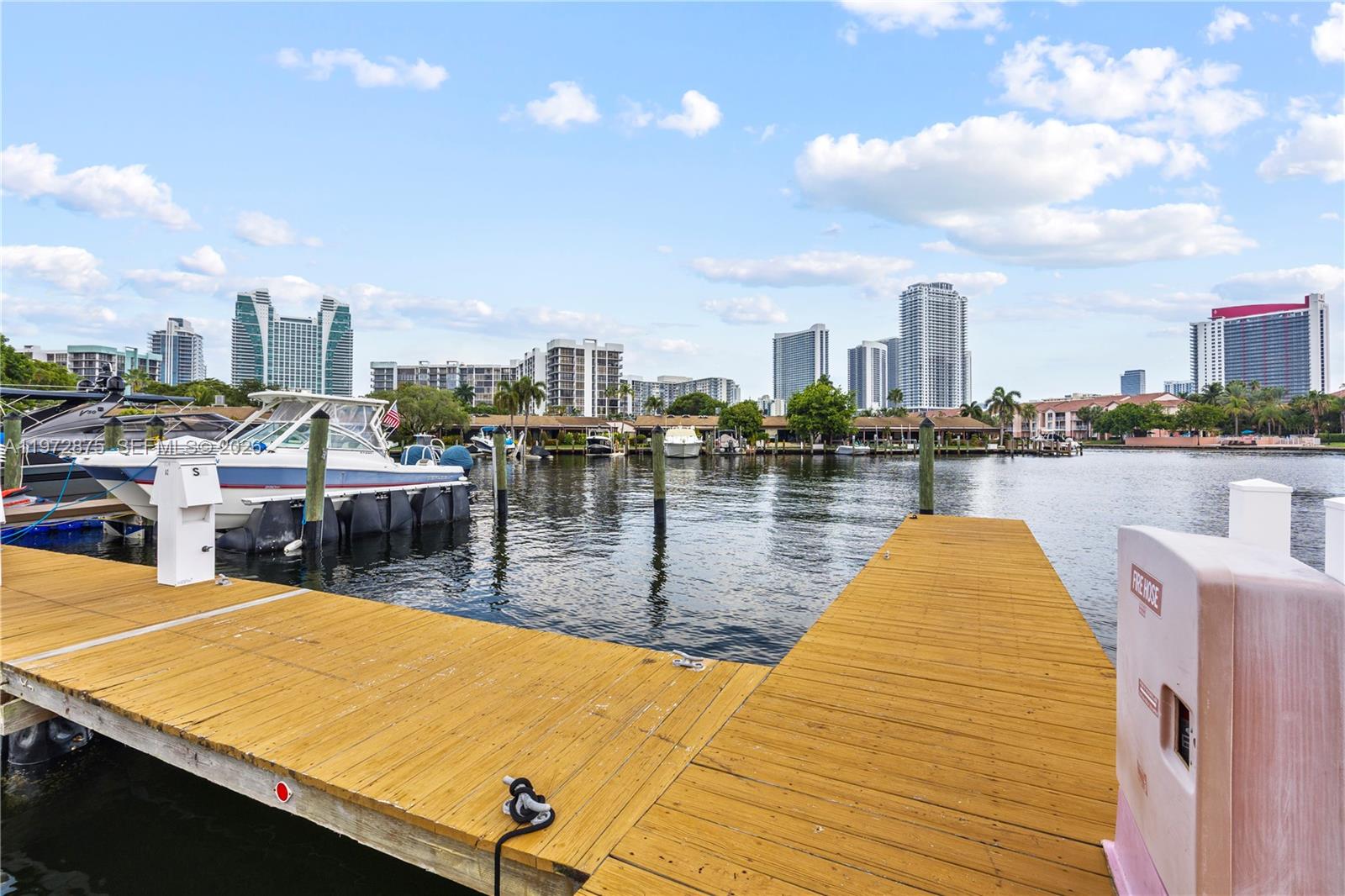 2731 S Parkview Dr Hallandale Beach, FL 33009