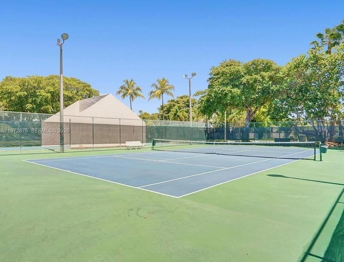 2731 S Parkview Dr Hallandale Beach, FL 33009