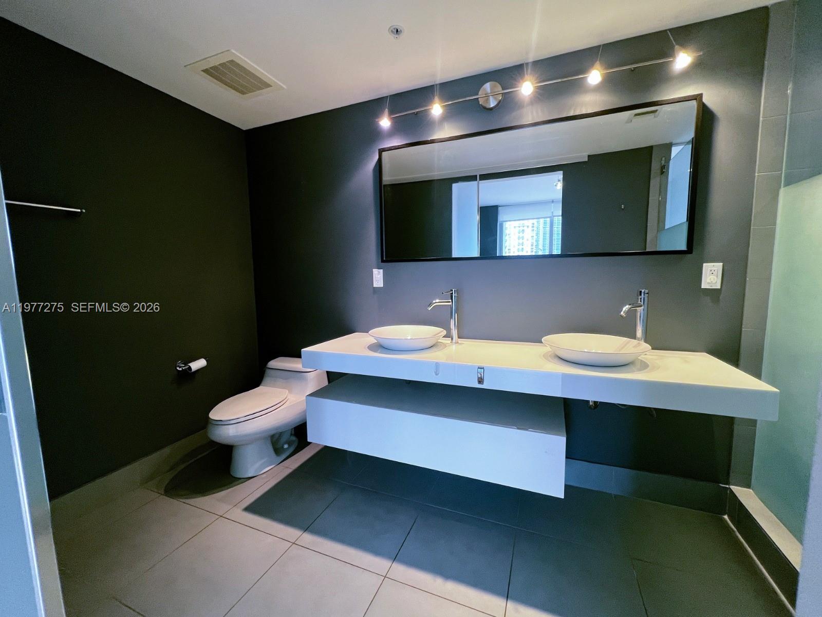 92 SW 3rd St #1801 Miami, FL 33130