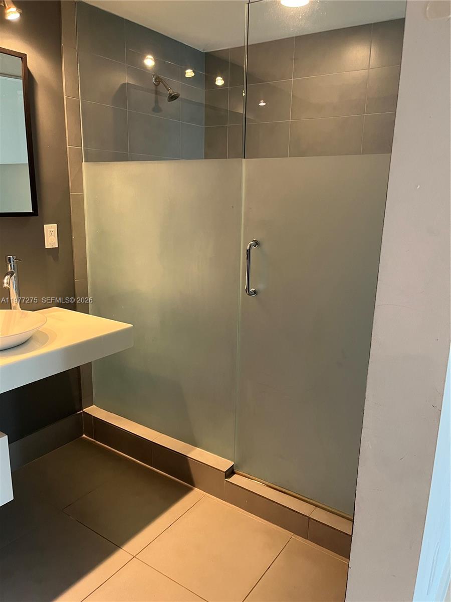 92 SW 3rd St #1801 Miami, FL 33130