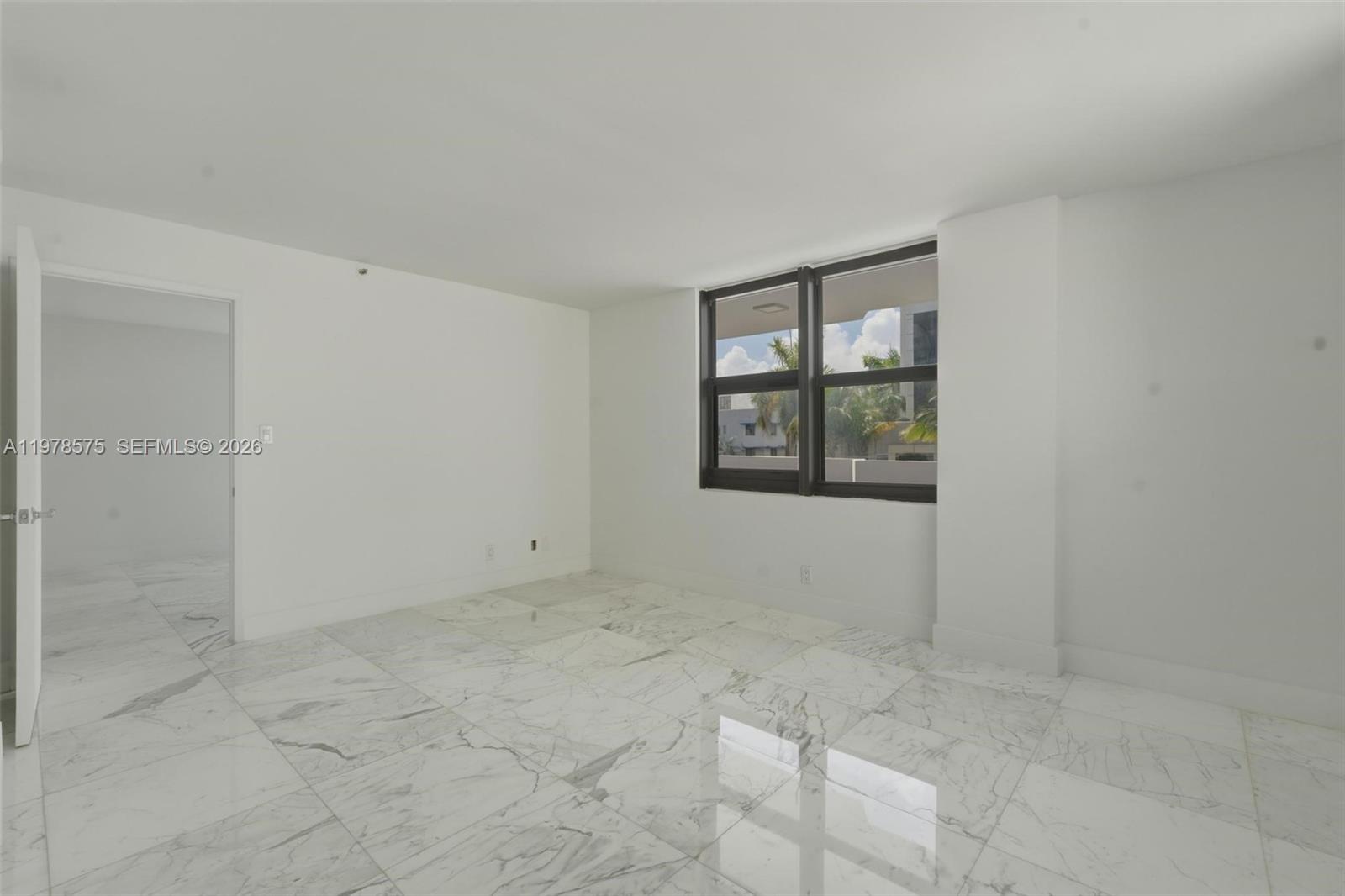 4301 Collins Ave #201 Miami Beach, FL 33140