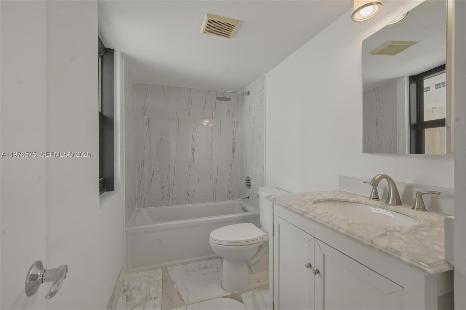 4301 Collins Ave #201 Miami Beach, FL 33140