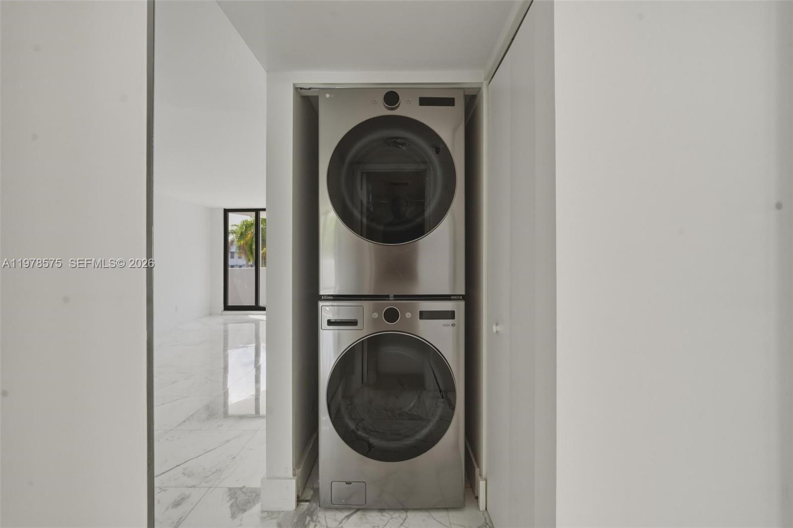 4301 Collins Ave #201 Miami Beach, FL 33140