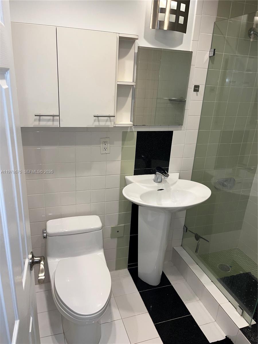 880 NE 69th St #5Q Miami, FL 33138