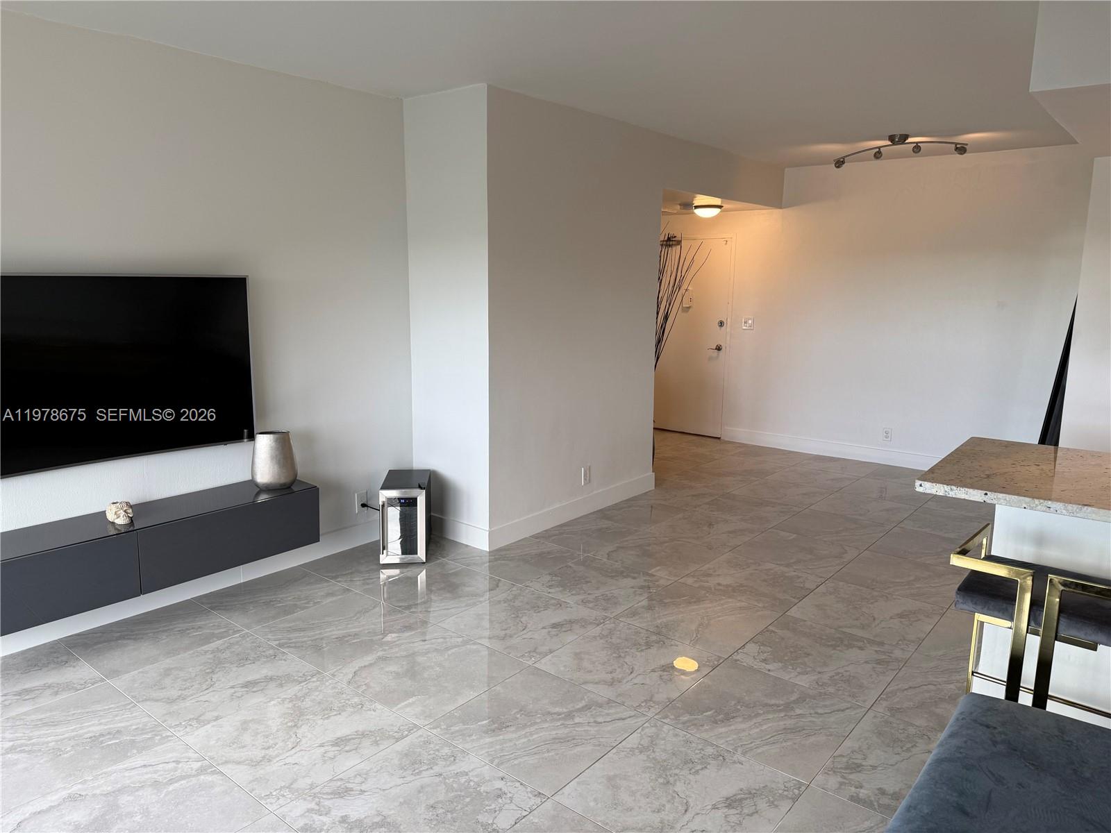 880 NE 69th St #5Q Miami, FL 33138