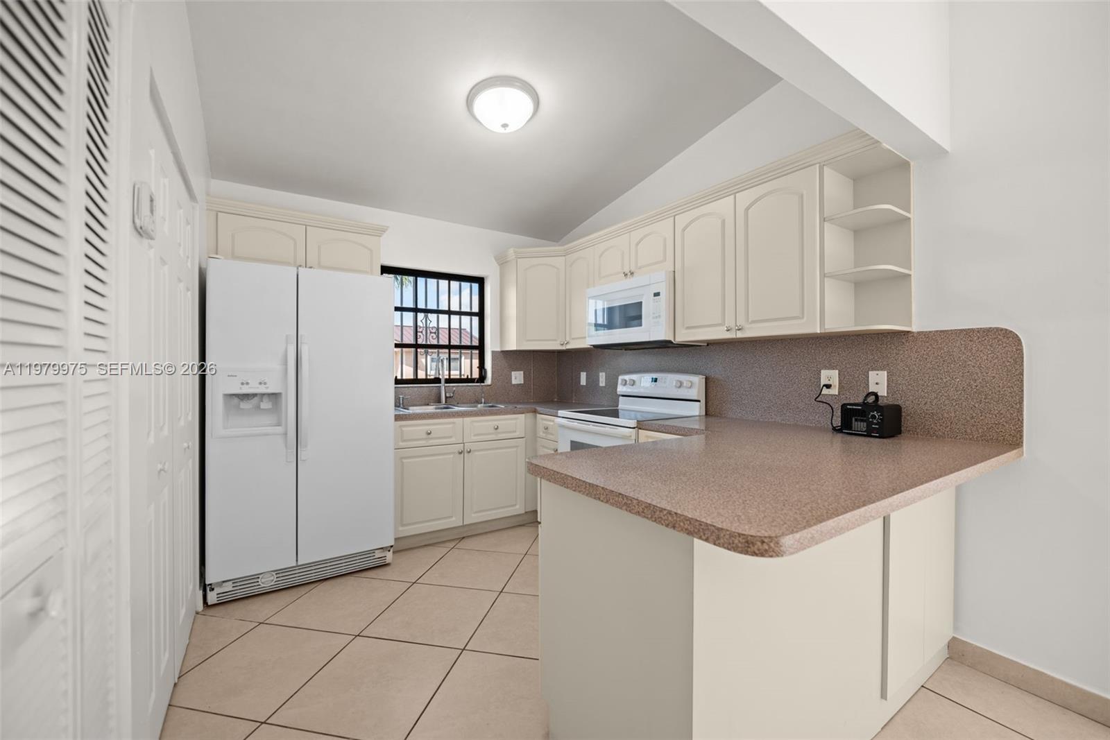 2496 W 70th Pl Hialeah, FL 33016