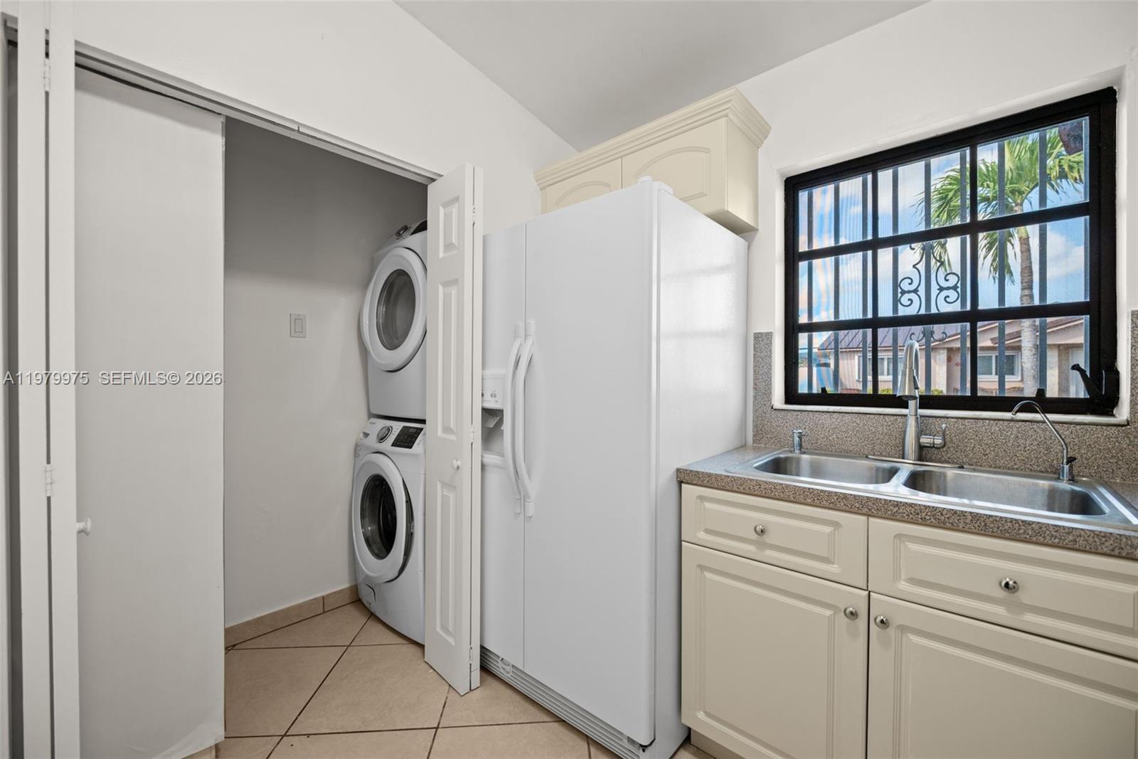 2496 W 70th Pl Hialeah, FL 33016