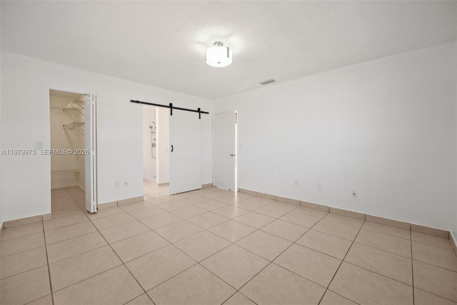 2496 W 70th Pl Hialeah, FL 33016
