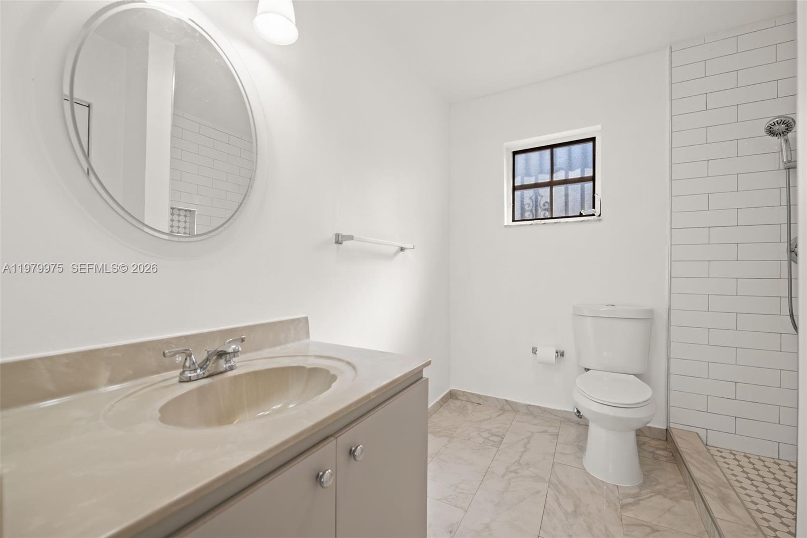 2496 W 70th Pl Hialeah, FL 33016