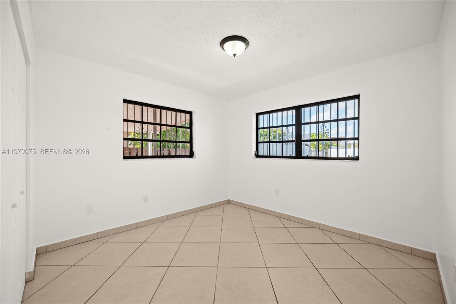 2496 W 70th Pl Hialeah, FL 33016