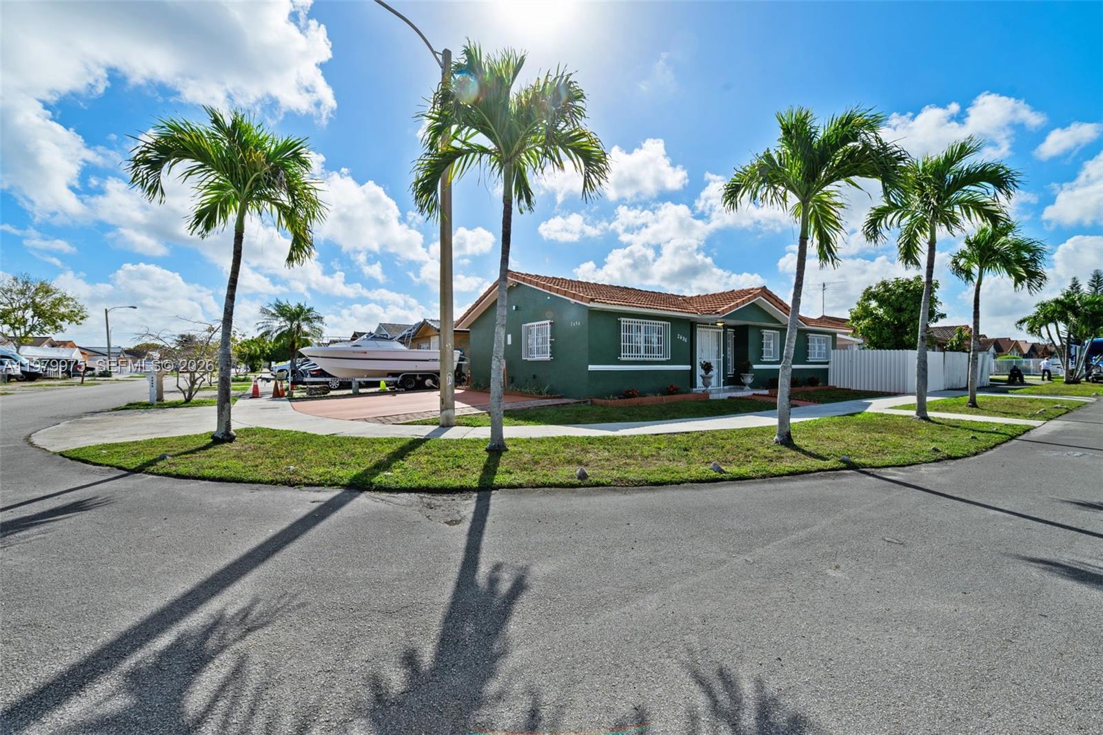 2496 W 70th Pl Hialeah, FL 33016