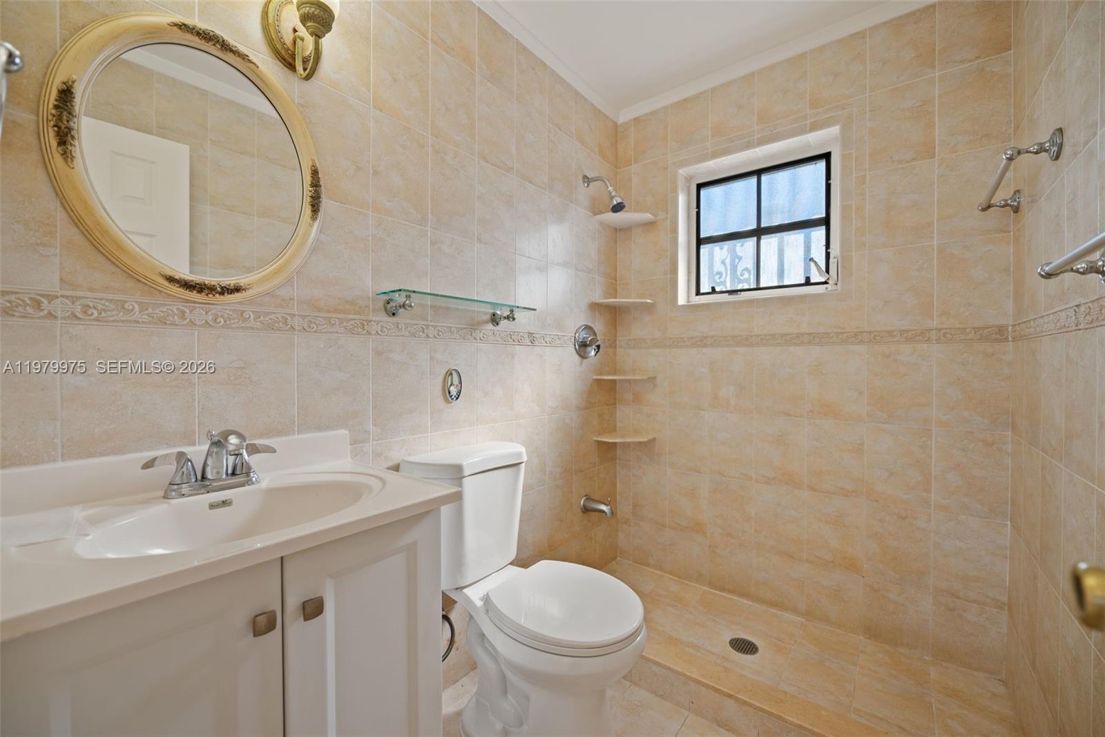 2496 W 70th Pl Hialeah, FL 33016