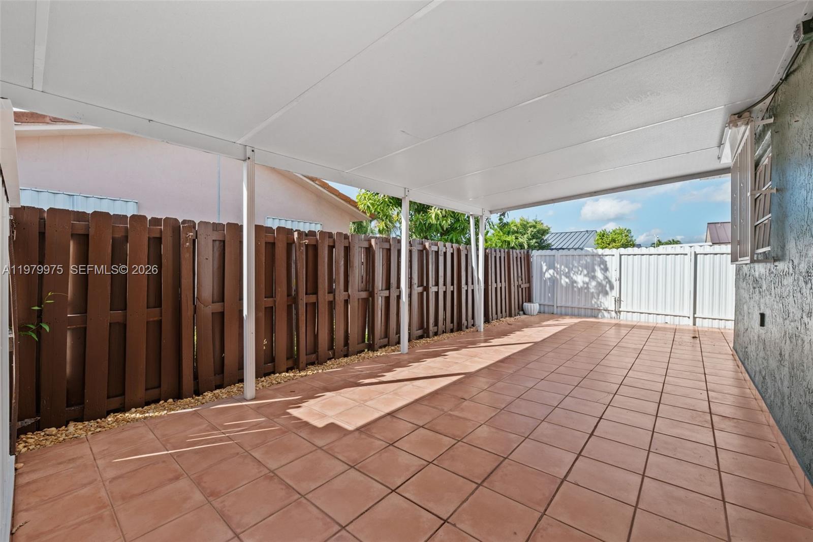 2496 W 70th Pl Hialeah, FL 33016