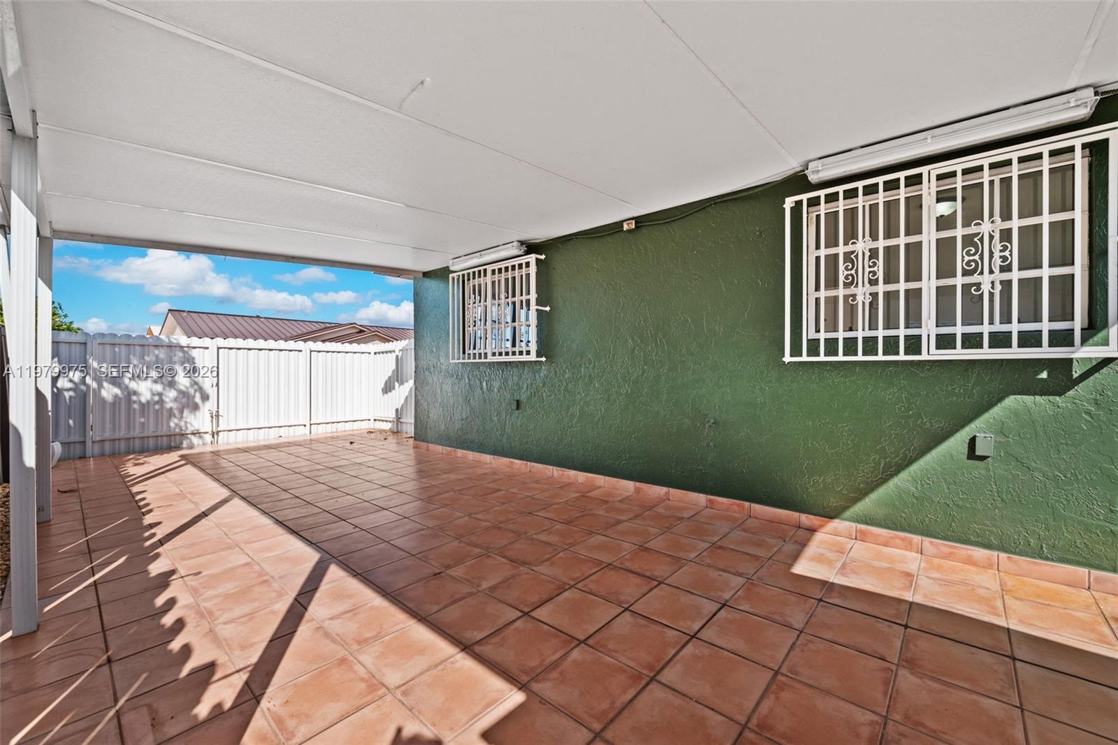 2496 W 70th Pl Hialeah, FL 33016