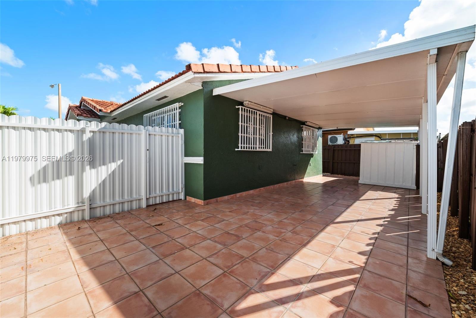 2496 W 70th Pl Hialeah, FL 33016