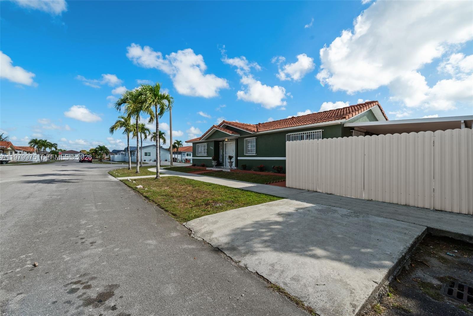 2496 W 70th Pl Hialeah, FL 33016