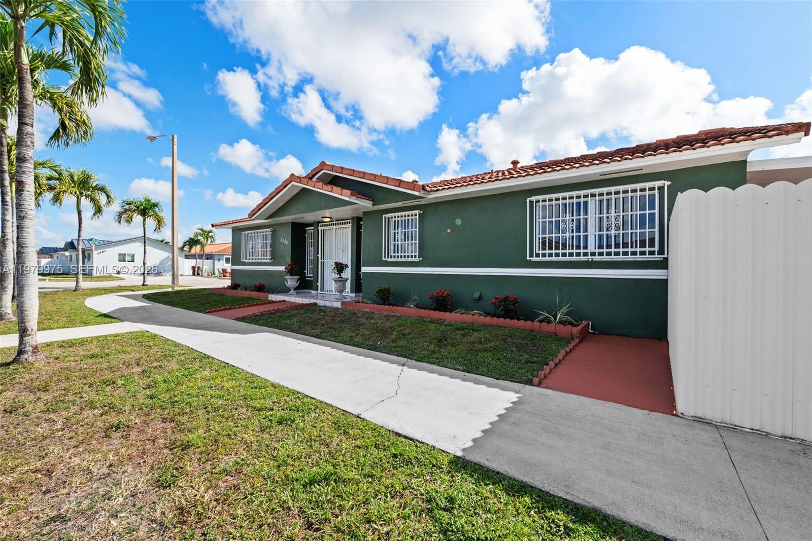 2496 W 70th Pl Hialeah, FL 33016