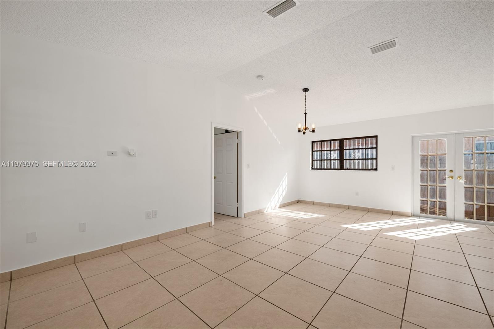 2496 W 70th Pl Hialeah, FL 33016