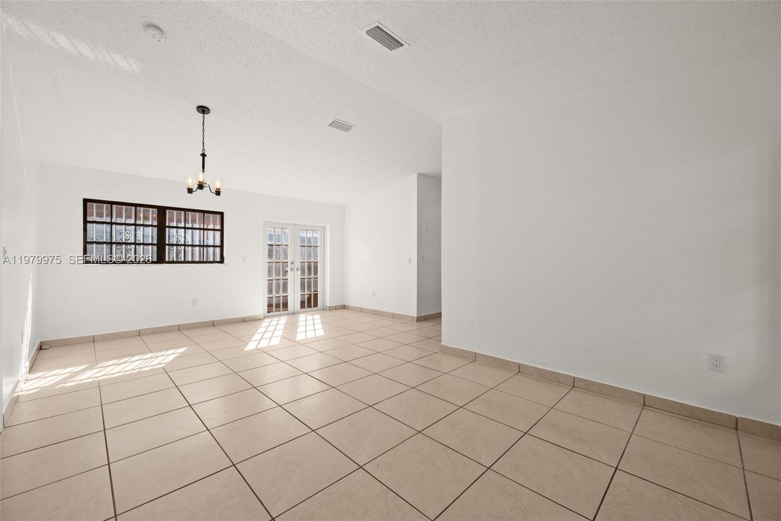 2496 W 70th Pl Hialeah, FL 33016