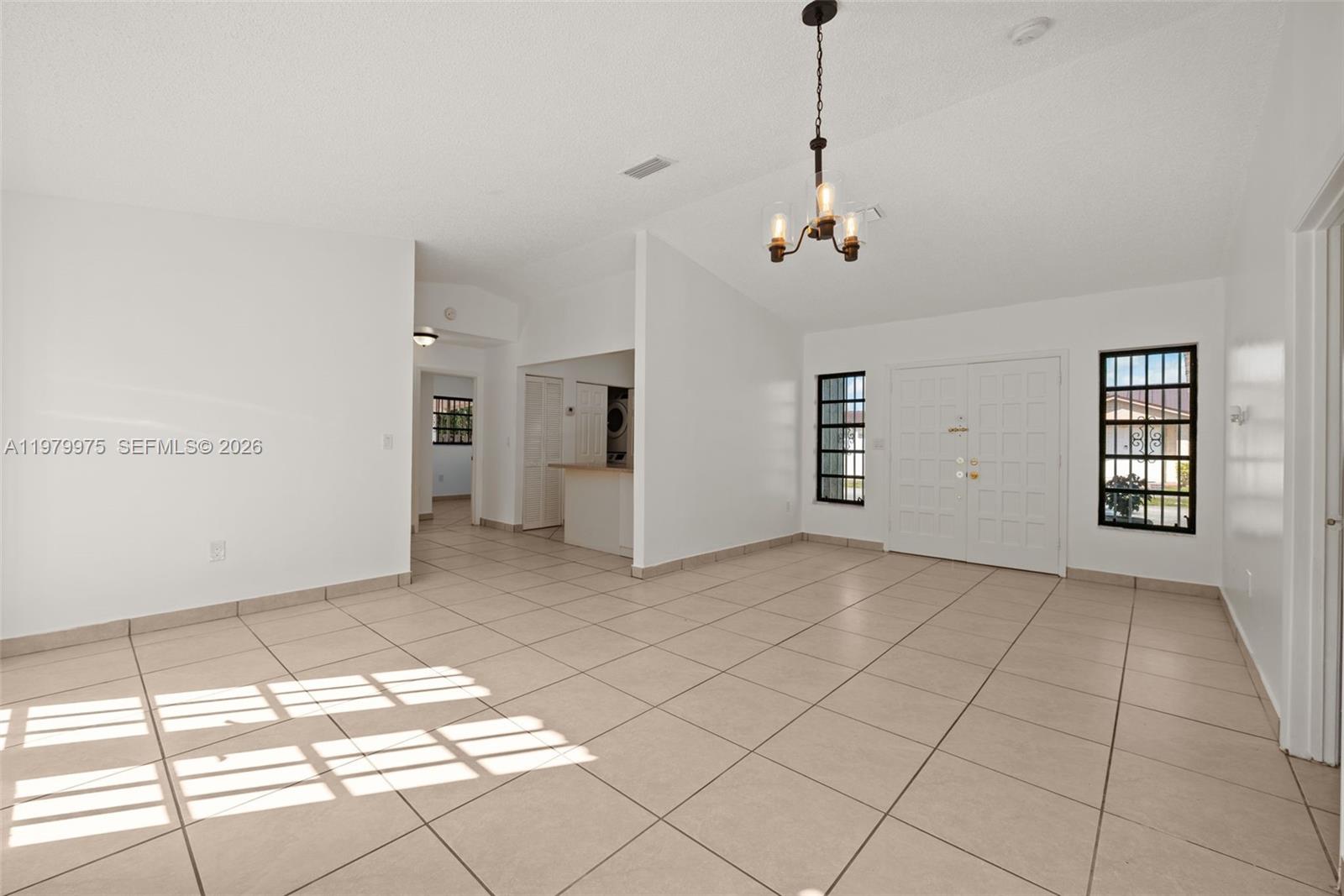 2496 W 70th Pl Hialeah, FL 33016