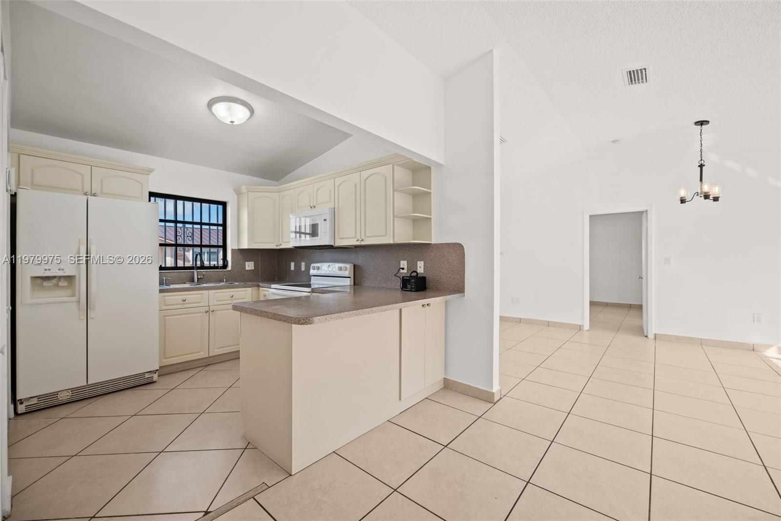 2496 W 70th Pl Hialeah, FL 33016