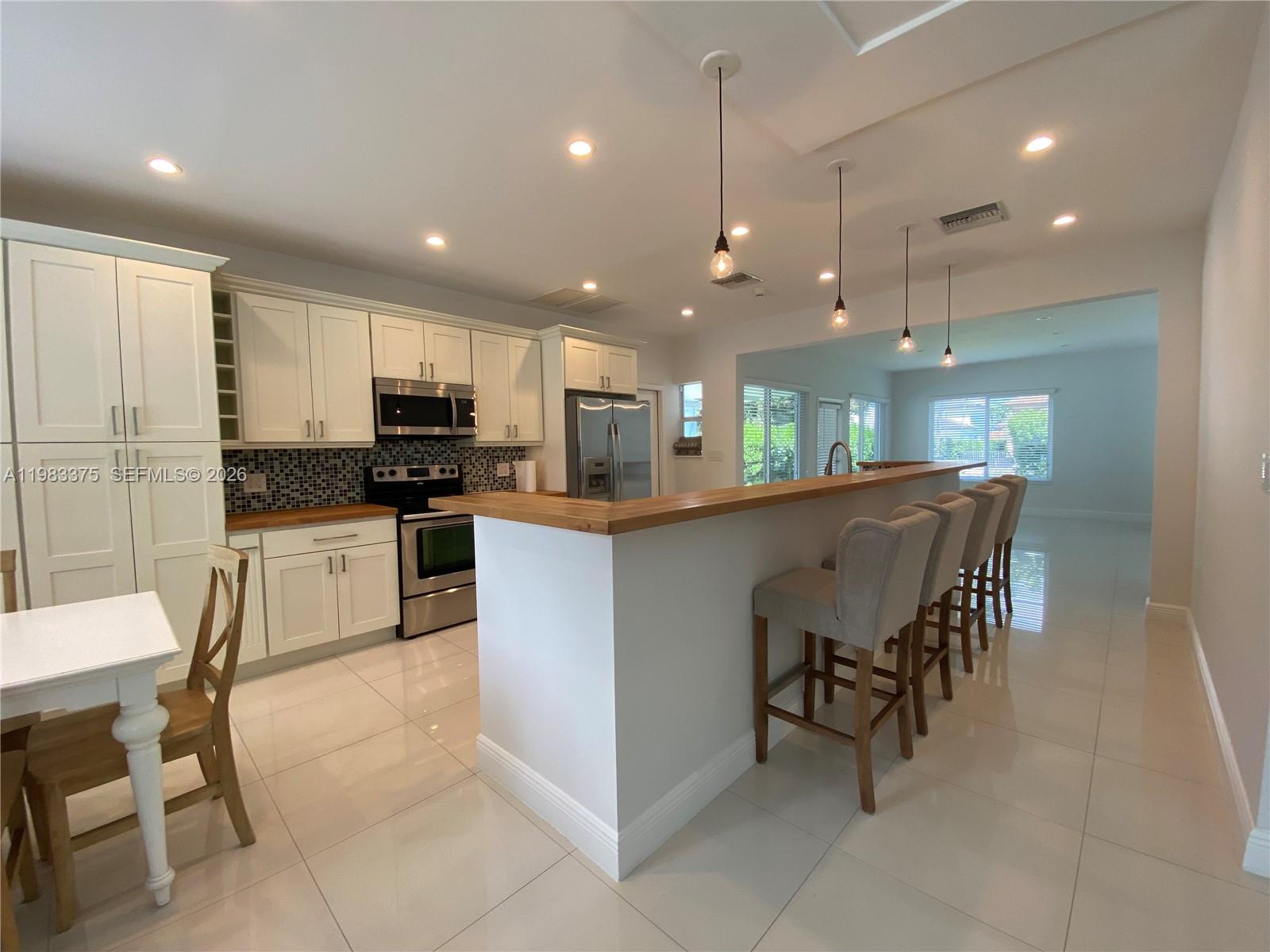 5767 SW 35th St Miami, FL 33155