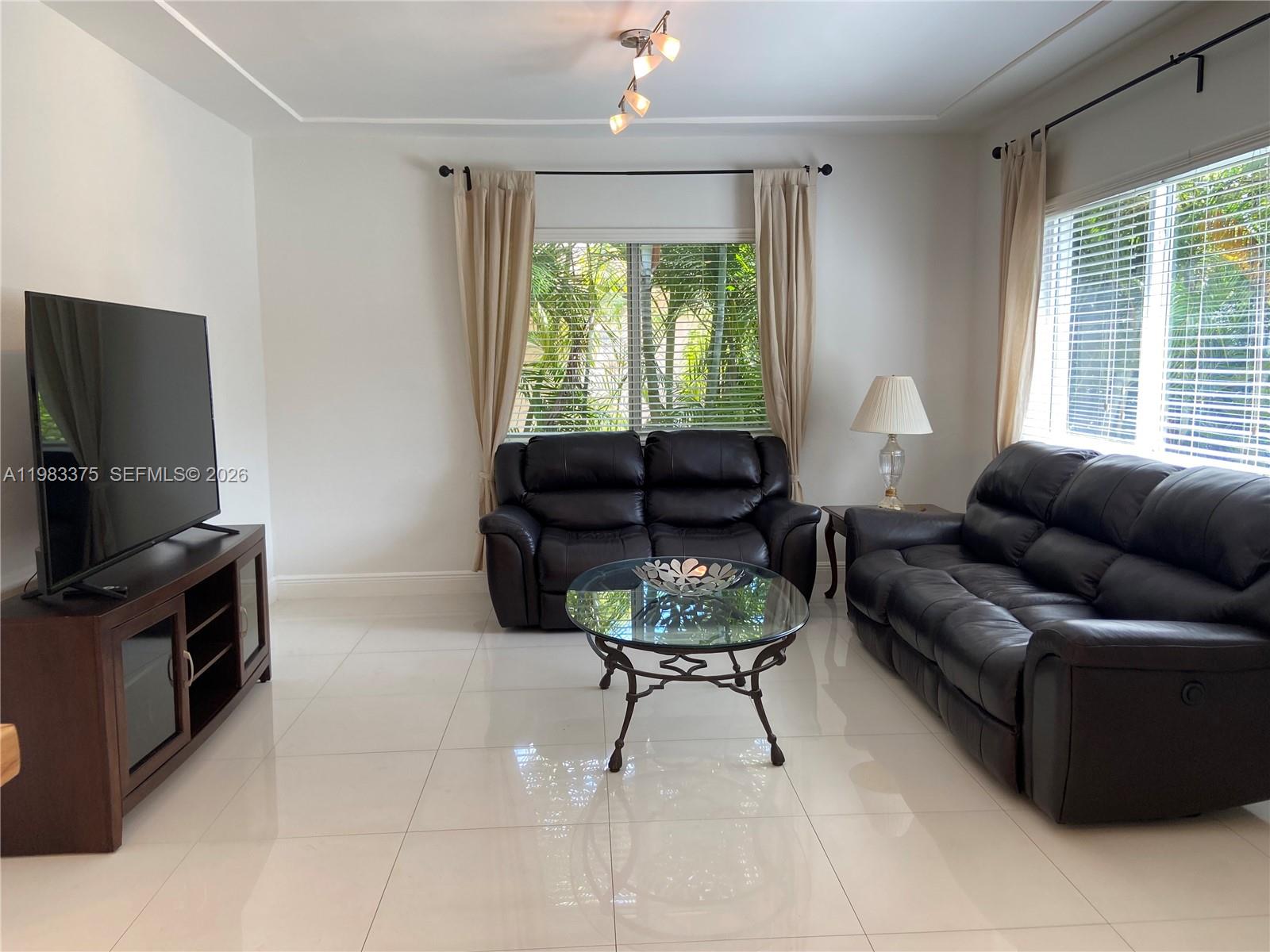 5767 SW 35th St Miami, FL 33155