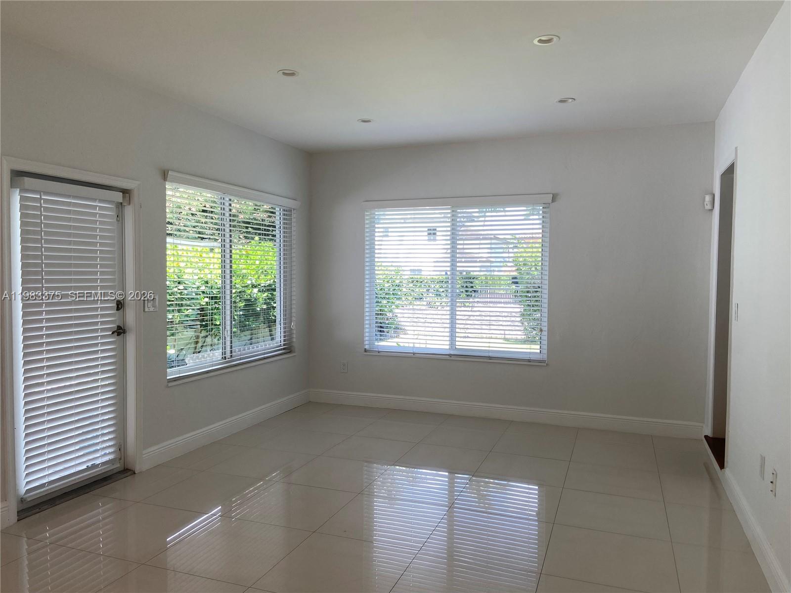 5767 SW 35th St Miami, FL 33155