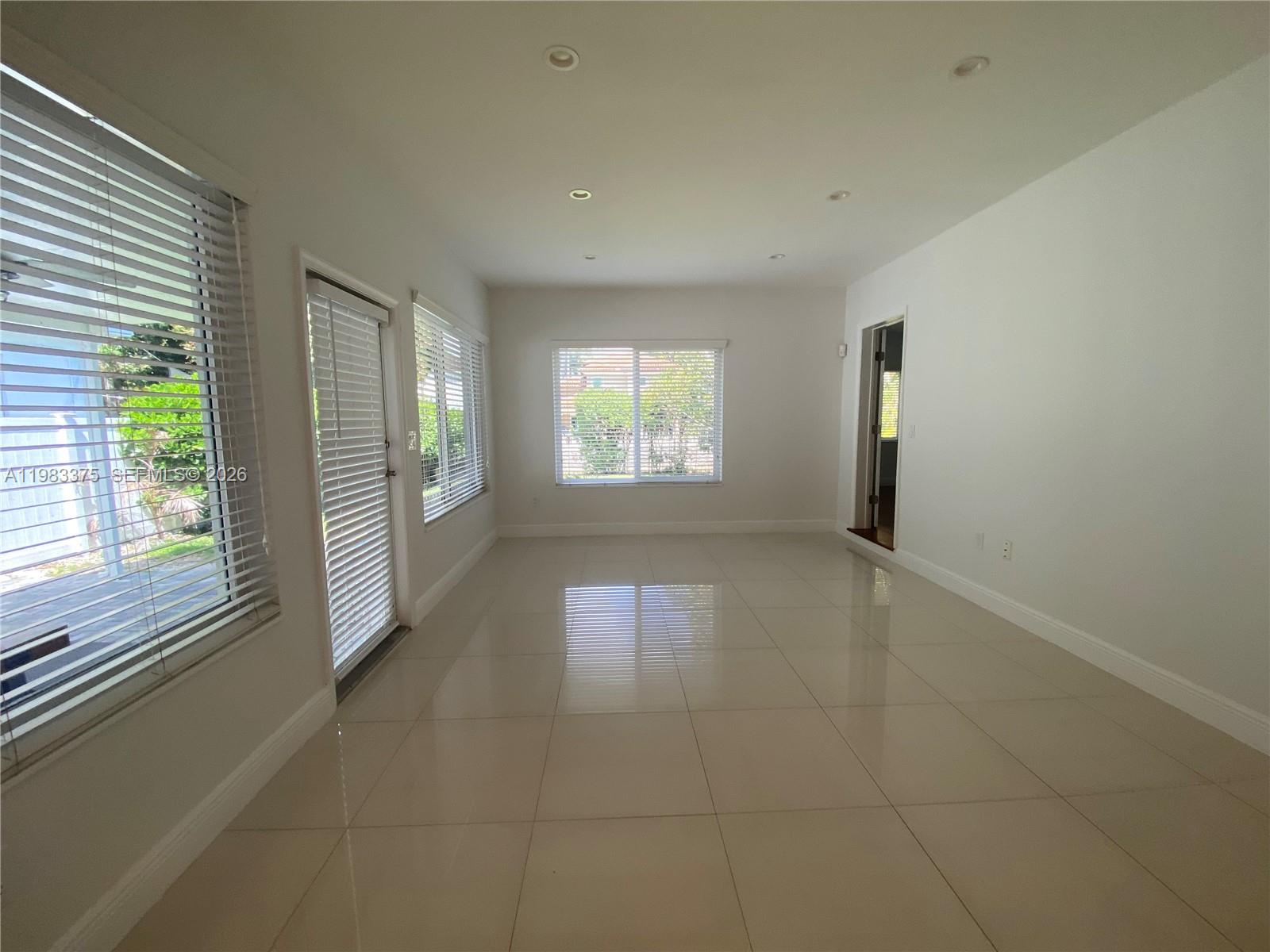 5767 SW 35th St Miami, FL 33155