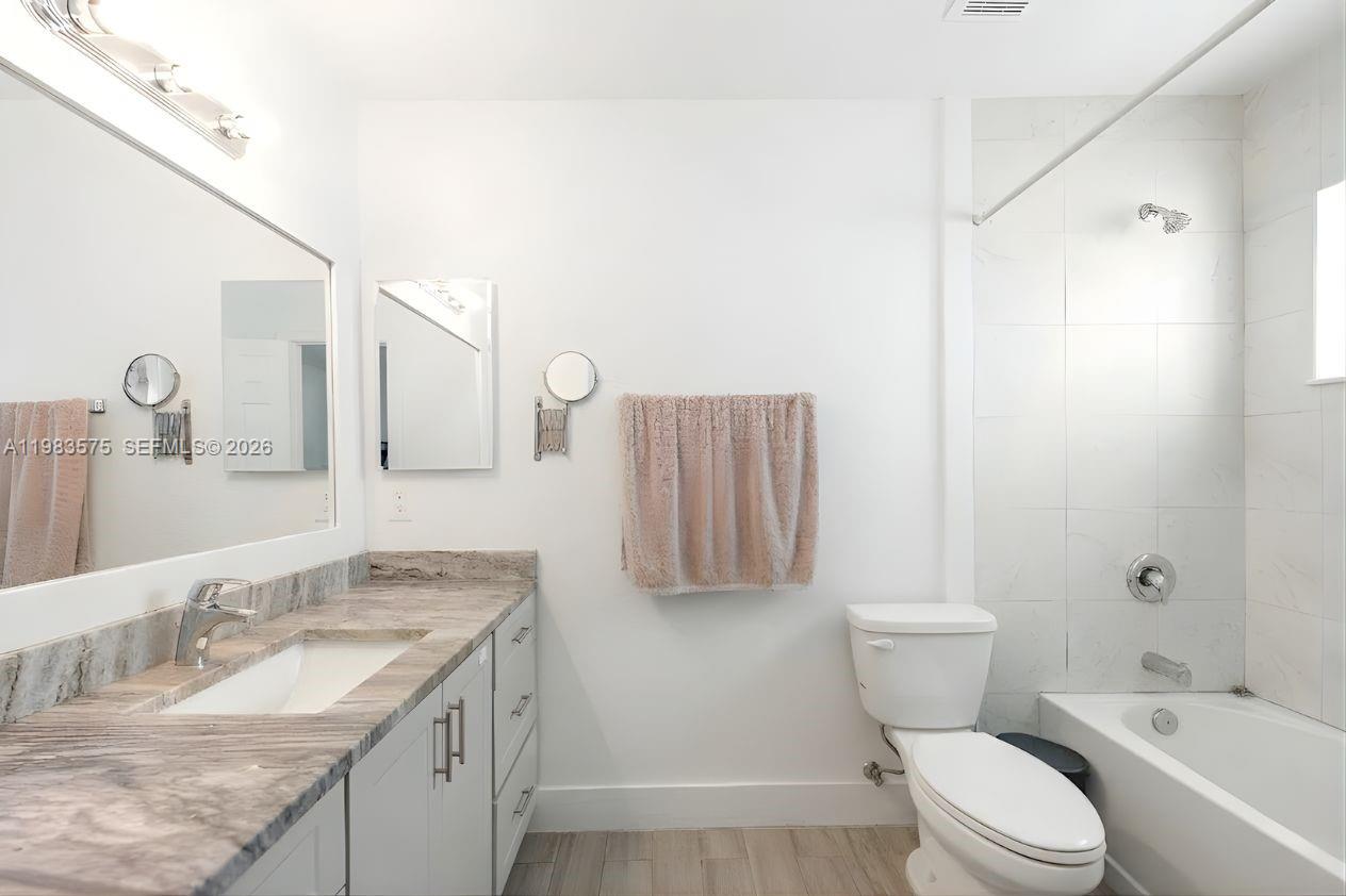 2419 NW 101st St Miami, FL 33147