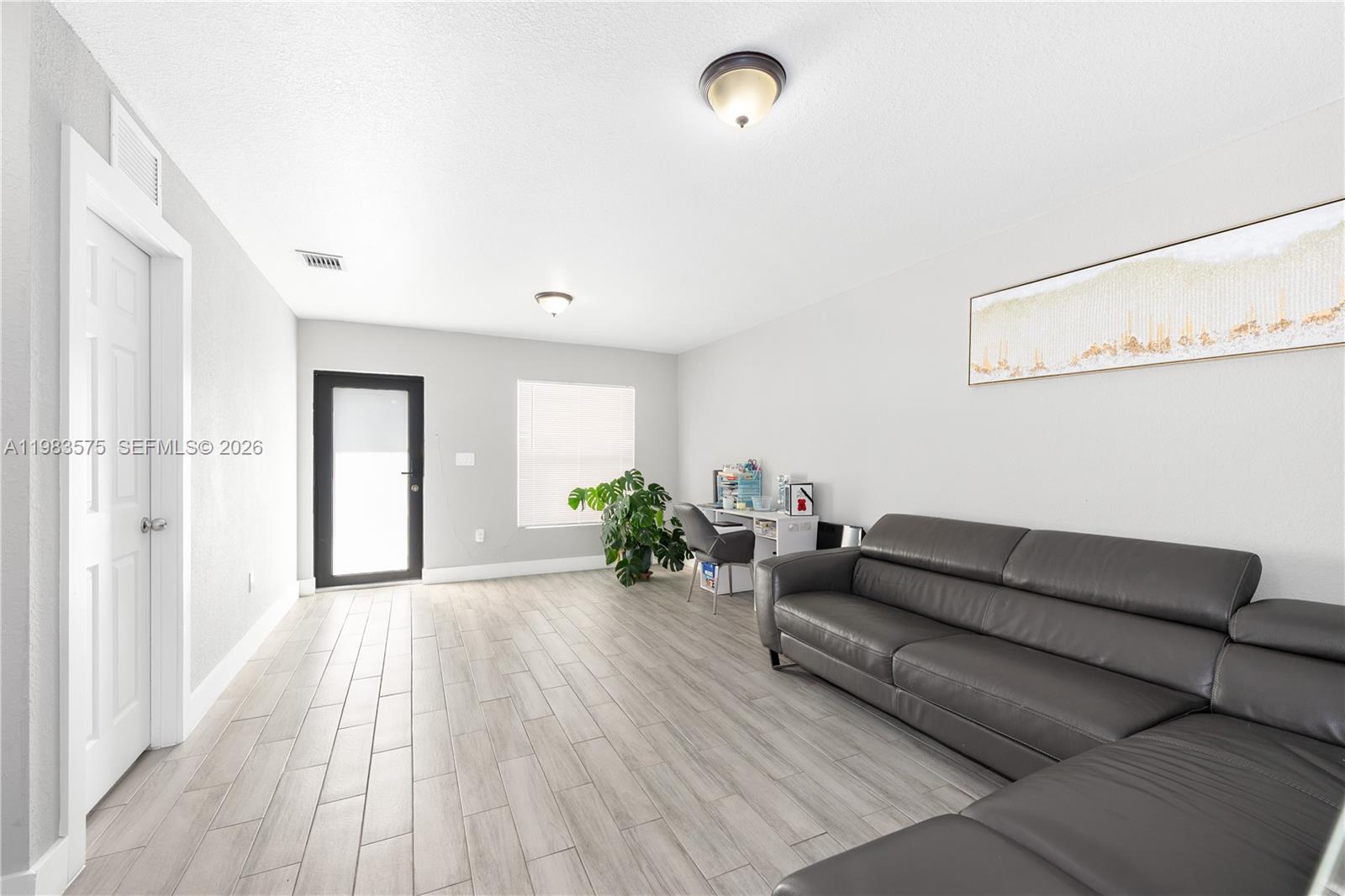 2419 NW 101st St Miami, FL 33147