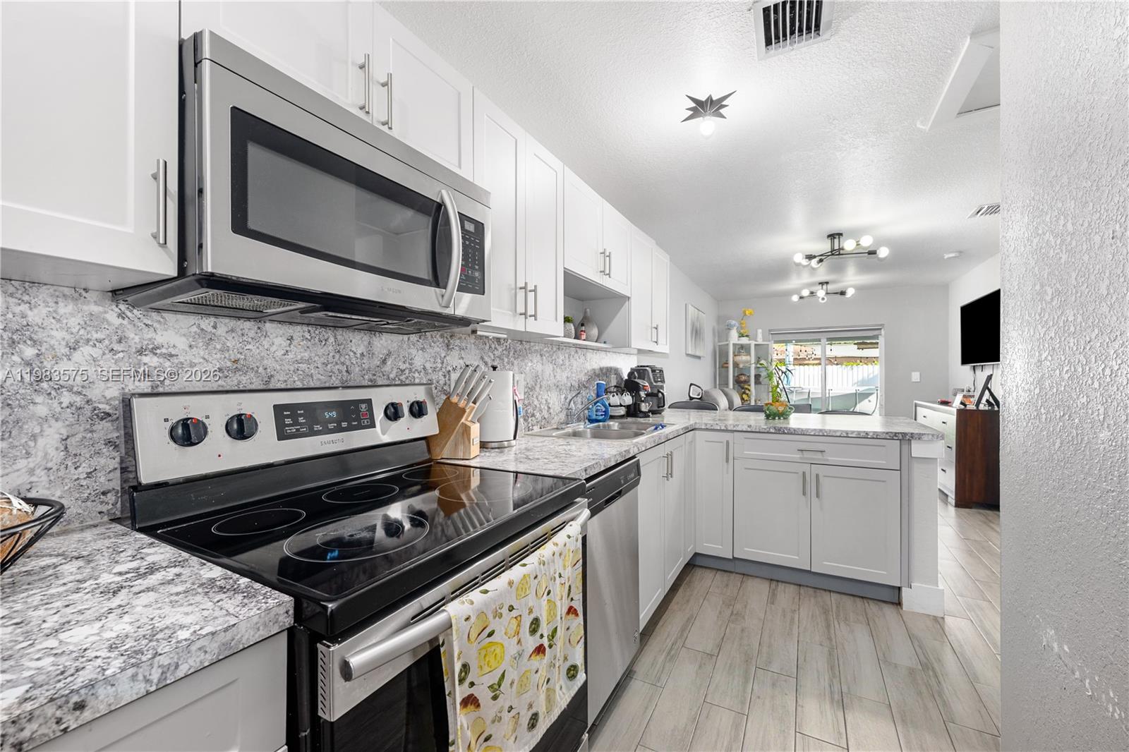 2419 NW 101st St Miami, FL 33147