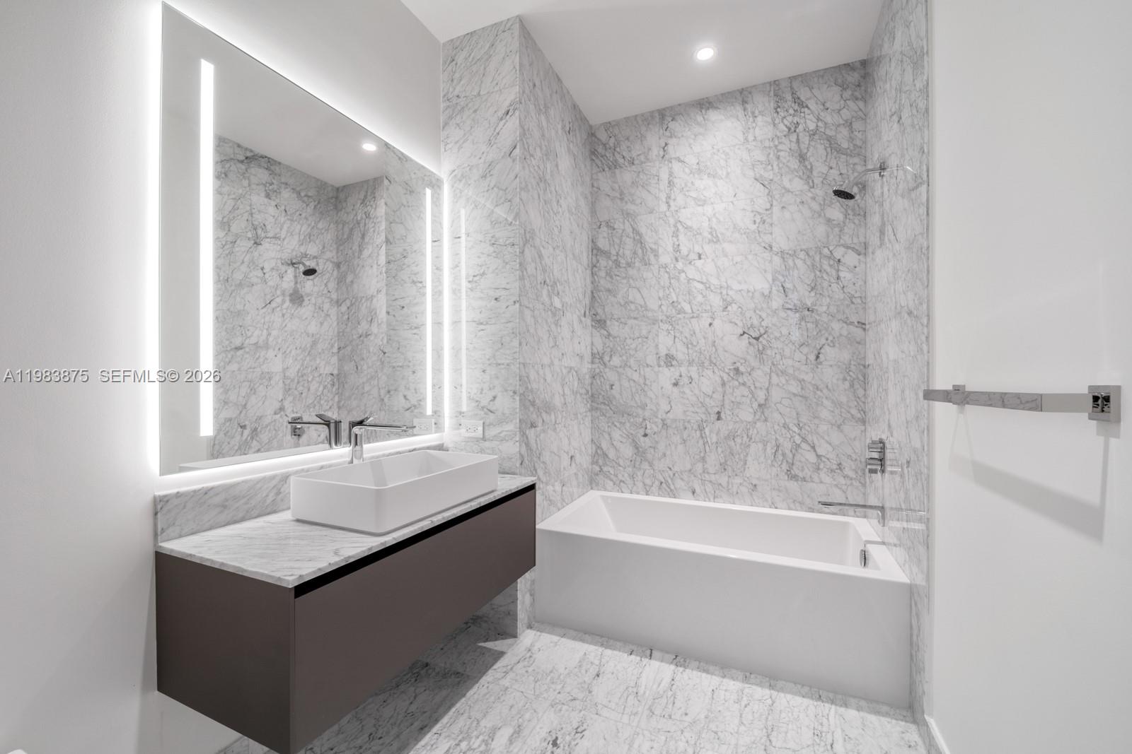 5 Grove Isle Dr #L205 Miami, FL 33133