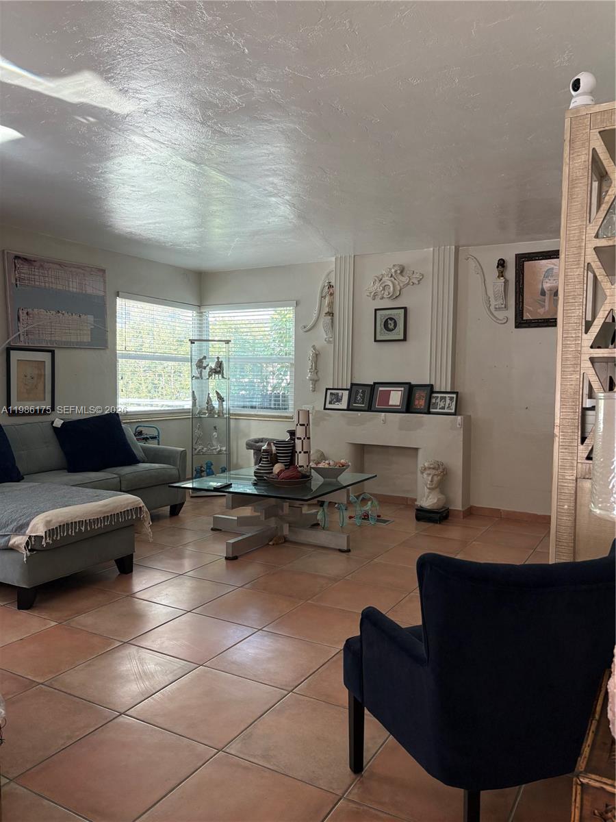 1758 SW 18th St Miami, FL 33145
